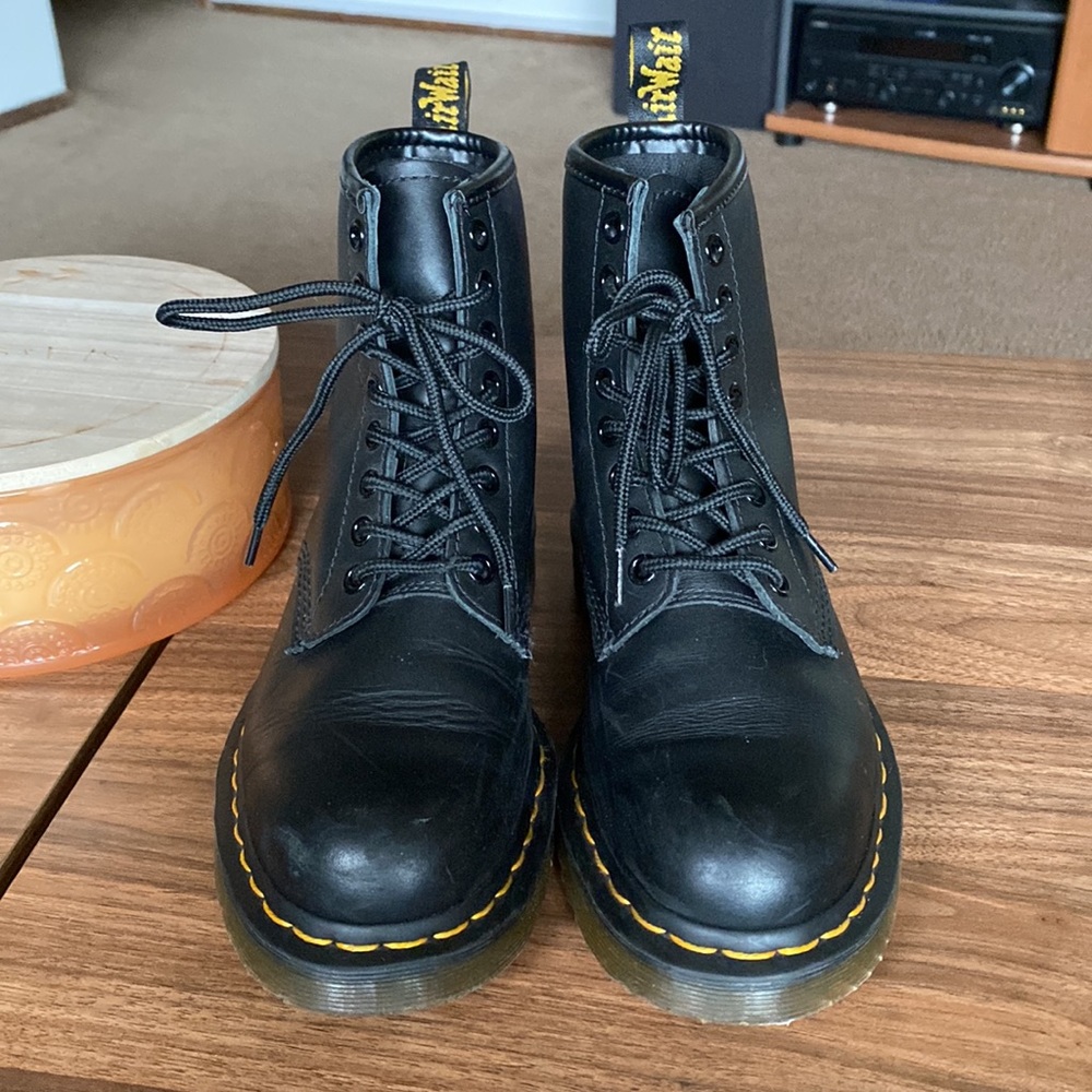 Good condition black leather lace up Dc Martens.